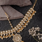 Gold Plated White Womens Kundan, Polki Maathapatti