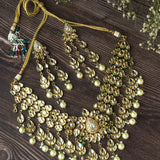 Gold Plated Womens Kundan Short Necklace Set with Pair of Earrings
