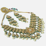 Gold Plated Womens Kundan Short Necklace Set with Pair of Earrings