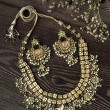 Gold Plated Womens Kundan Short Necklace Set with Pair of Earrings