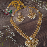 Isvaraah Gold Plated Womens Kundan Polki Short Necklace Set with Pair of Earrings